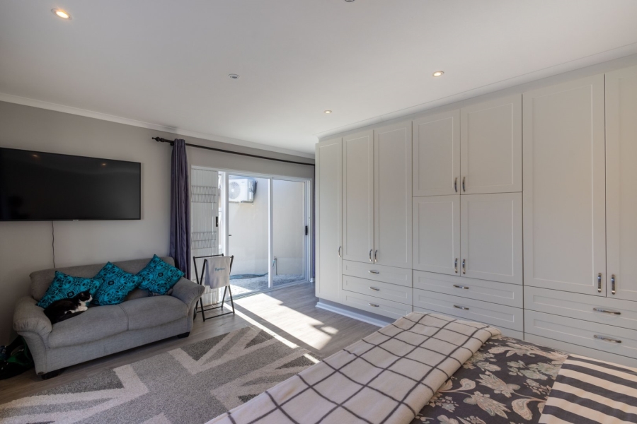 5 Bedroom Property for Sale in Upper Robberg Western Cape